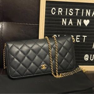 Quilted Caviar Black Zippy Wallet with Gold HW and removable chain